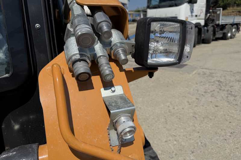 OmecoHub - Immagine CASE TV370B